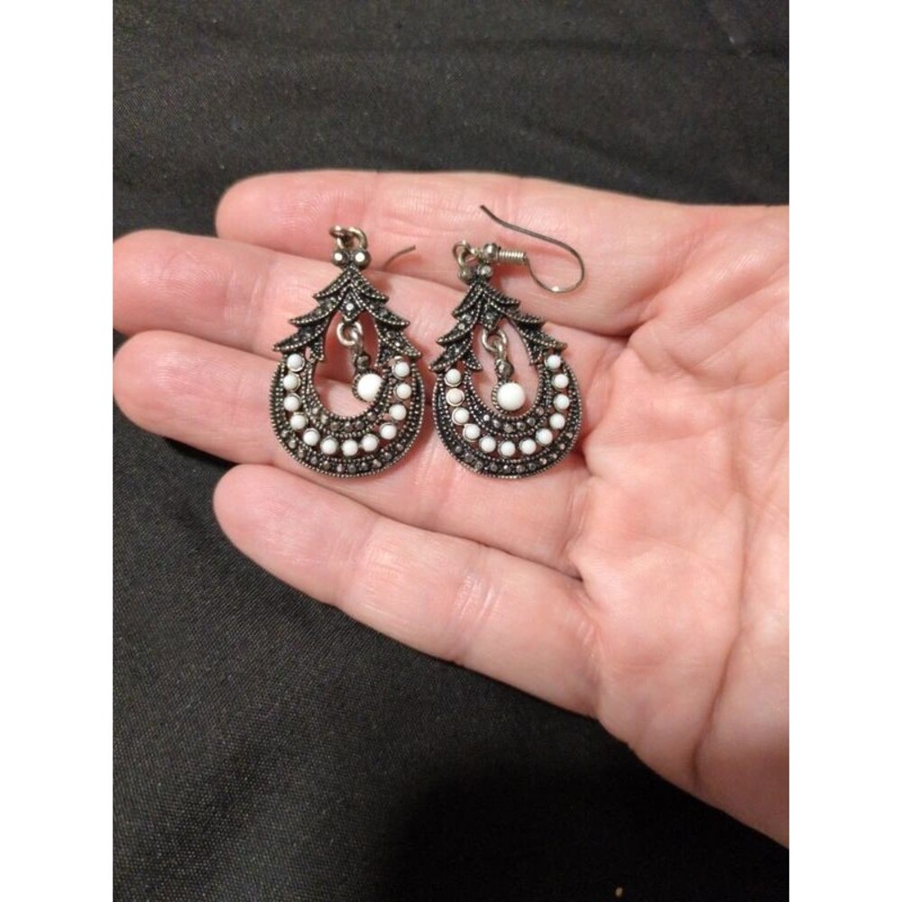 NWOT Black and white pierced earrings